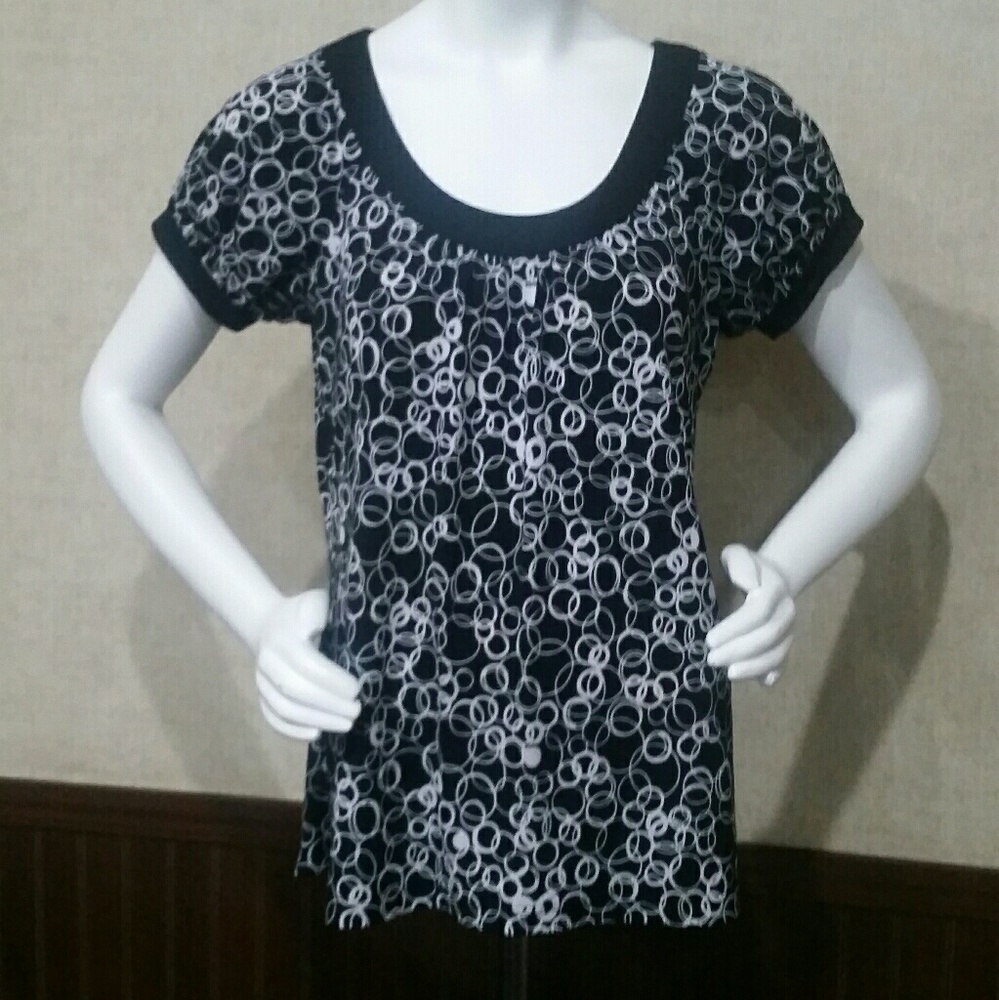 Black & White Circle Top by Van Heusen Size Large